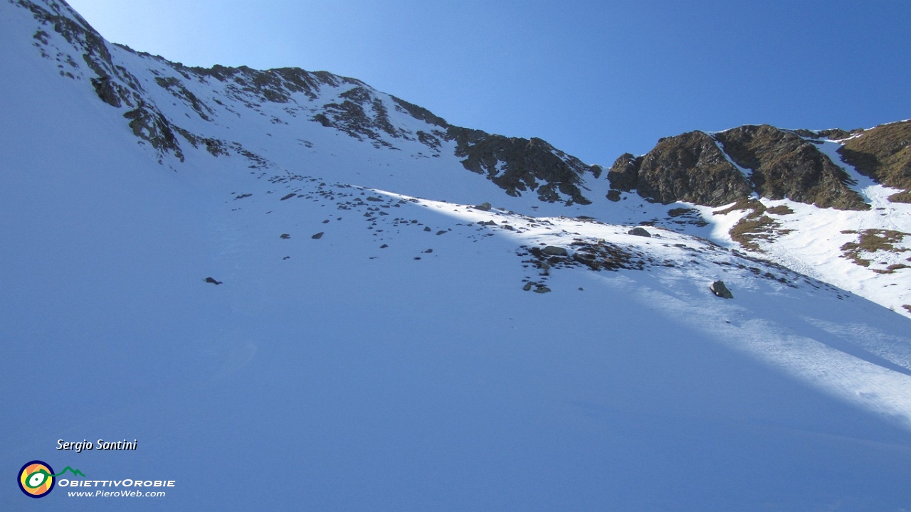 61 A sx Toro in centro canale di salita alla cresta nord est.JPG